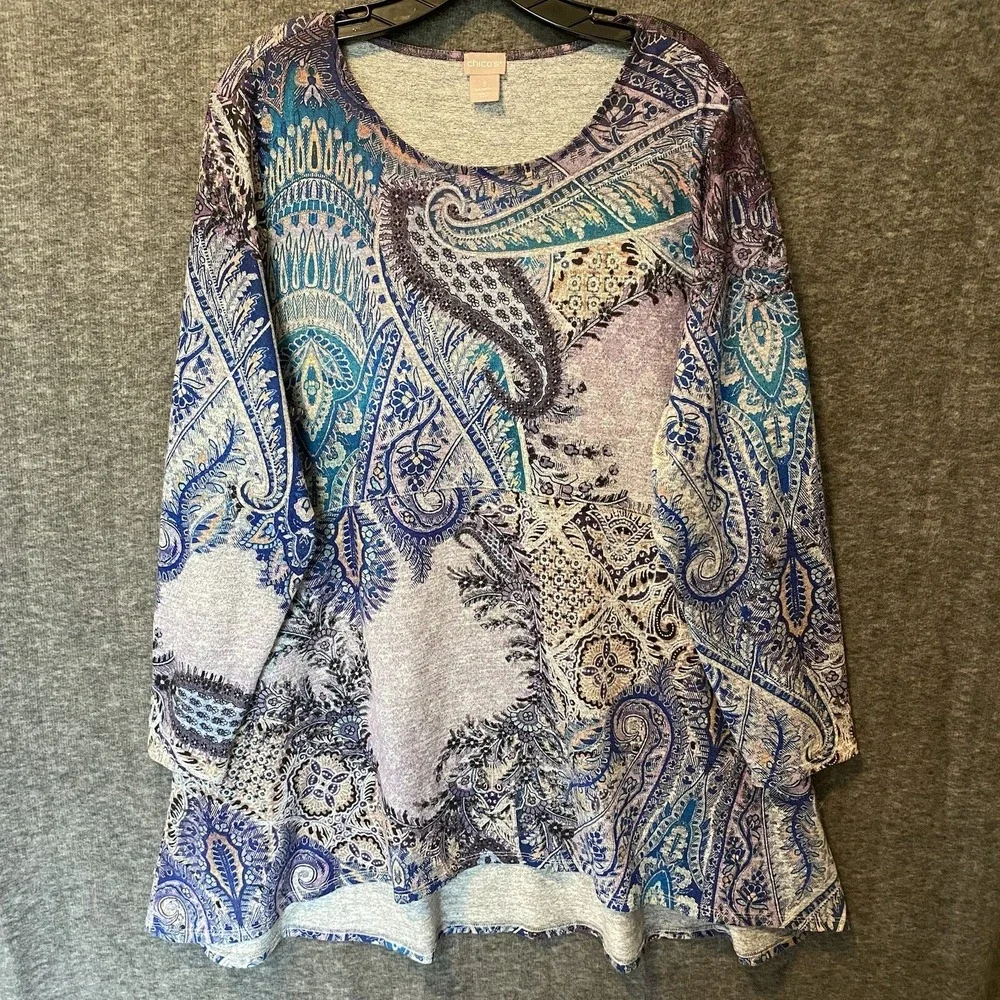 Chicos Sweater Womens 3 XL Paisley Hi Low Stretch Knit Top Tunic Button Cuff‎
